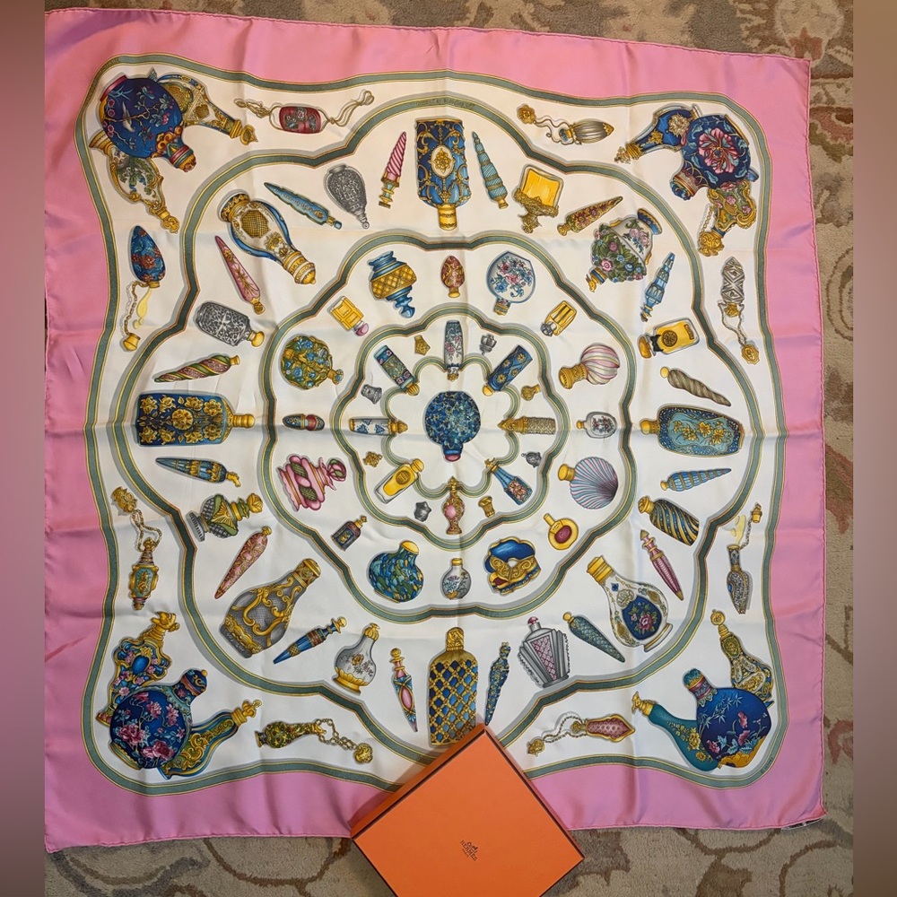 🩷Elegant Hermes Silk Scarf🩷